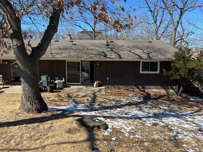 Exterior Rear - 3001 Ashford Ln Unit 3001 Ashford