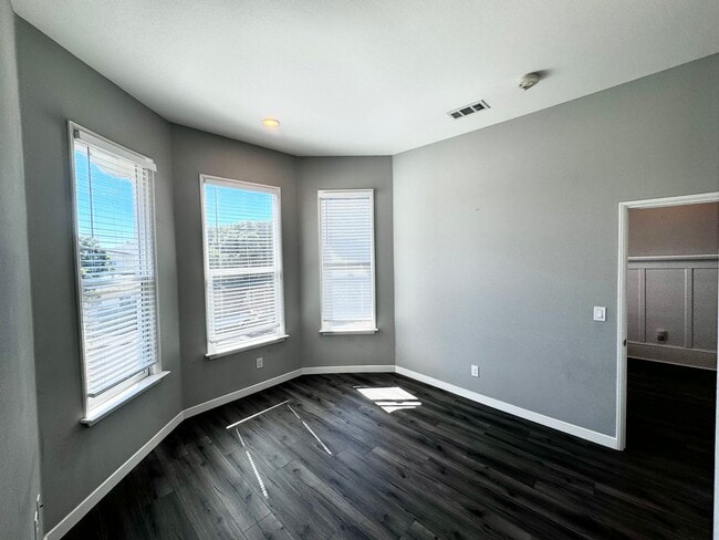 Photo - 3 BED/2 BATH HOME UPPER UNIT AVAIABLE FOR RENT IN OAKLAND, CA!!!! INCLUDING $500 OFF FIRST MONTHS...