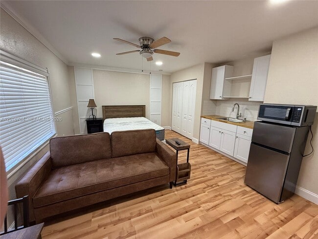 Building Photo - 16330 SW 52nd St Unit 1