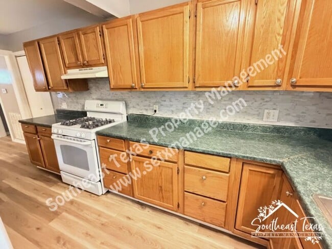 Photo - 1441 Bassett St