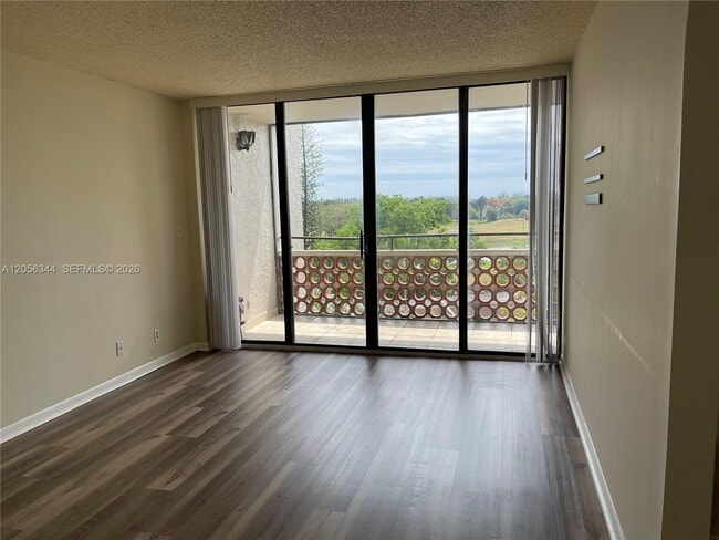 Building Photo - 4222 Inverrary Blvd Unit 4512