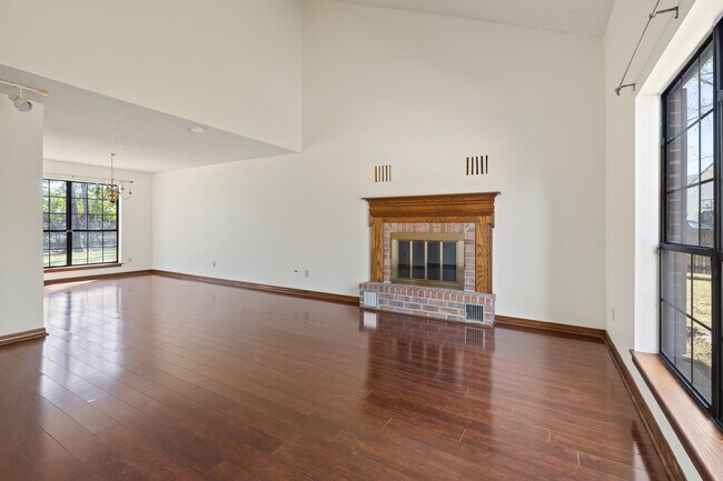Photo - 109 Redwing Cir