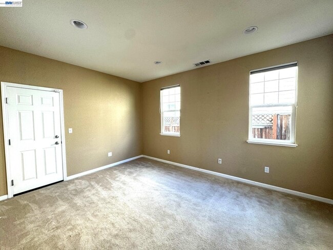 Photo - 1669 Marina Way