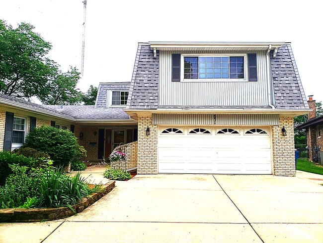 Building Photo - 831 Heritage Dr Unit 2