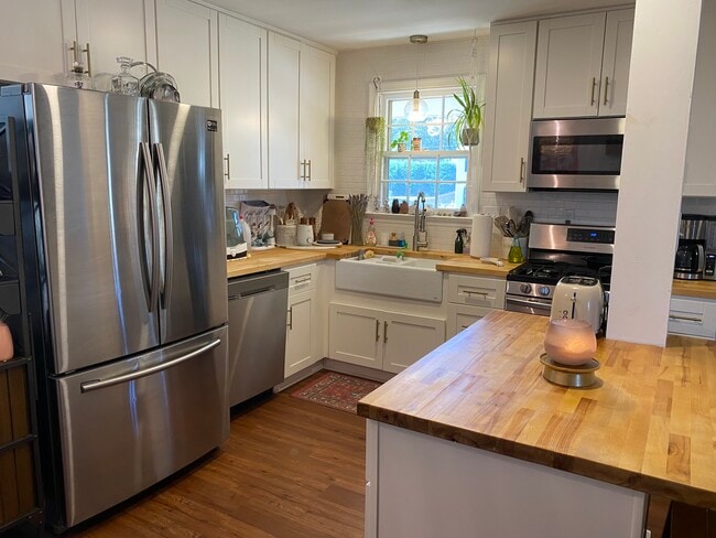 Kitchen - 5108 Bromley Ln