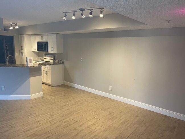 Dining area - 13561 Eagle Ridge Dr Unit 1023