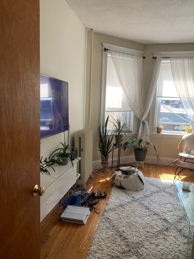 Photo - 221 Kelton St