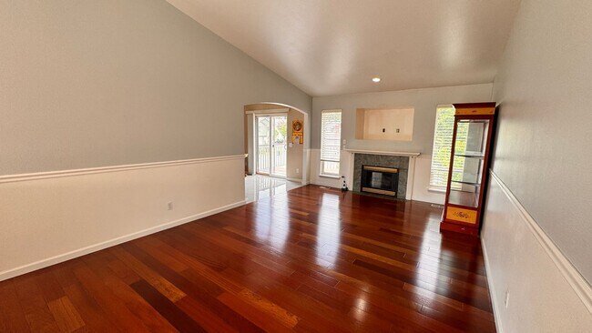 Photo - Spacious & Modern 4-Bedroom Home in Kent