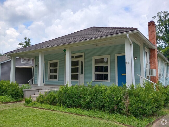 Building Photo - 4/3 Large home in the Garden District.