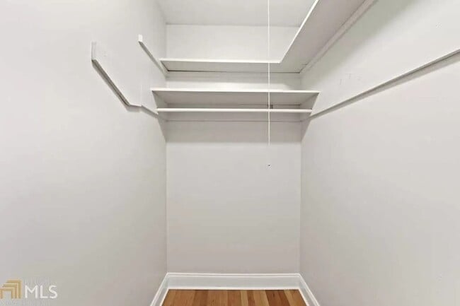 Photo - 1795 Queens Way
