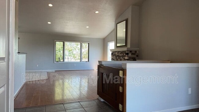 Photo - 629 W Kenosha Dr