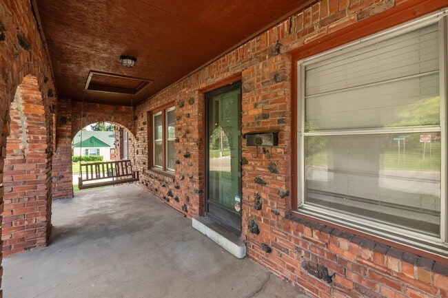 Photo - Midtown Tulsa Beauty! Corner Lot with Natu...