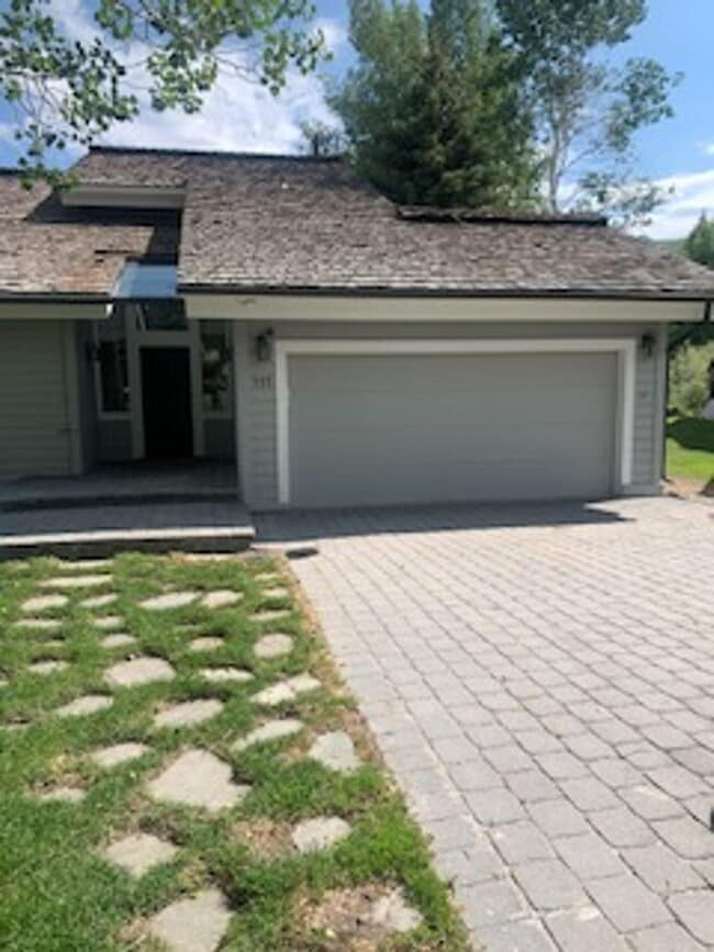 Photo - Beautiful 4 Bedroom 2.5 Bath home in Sun Valley