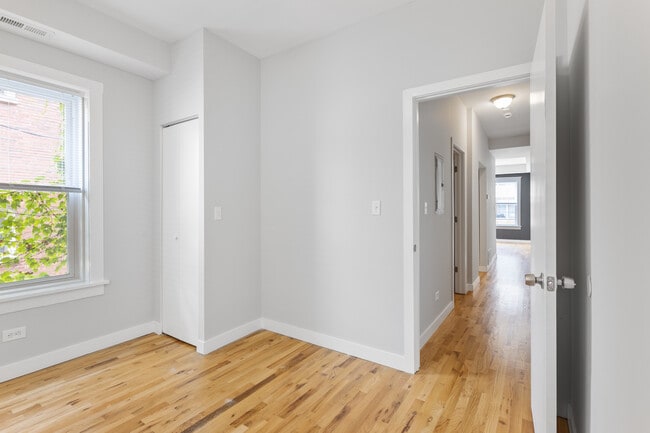 Photo - 7456 N Greenview Ave