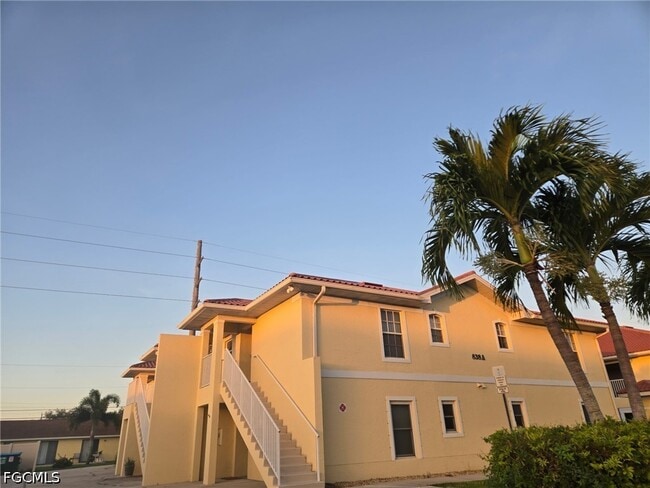 Building Photo - 838 SW 47th Terrace Unit A203