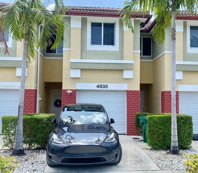Photo - 4935 SW 66th Ter Townhome
