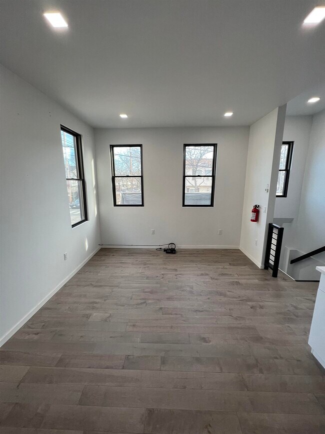 Photo - 125 Maple St Unit 2