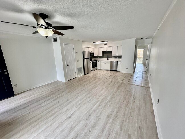 Photo - 400 Cambridge Cir