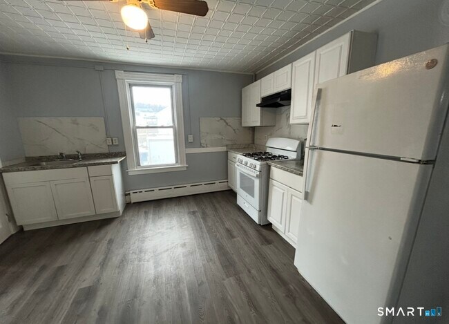 Building Photo - 17 Congress Ave Unit 2