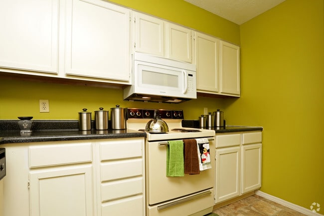 Three Bed Room - Kitchen - Nextwave - Hickory Grove Apartments