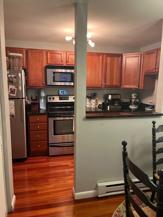 Kitchen - 200 Manning St Unit 30C