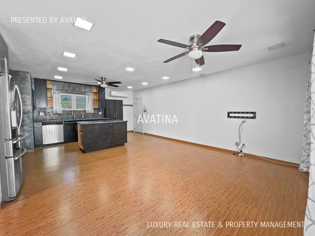 Photo - 736 N Kuakini St