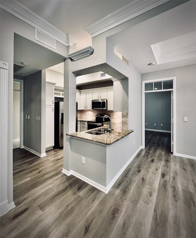 Building Photo - 5353 Memorial Dr Unit 3066