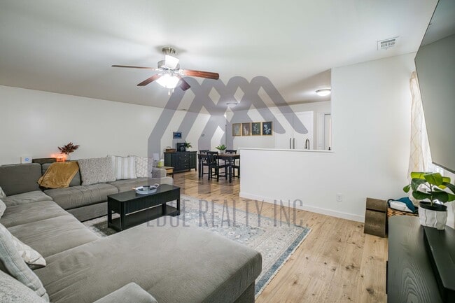 Photo - 17 Raintree Way