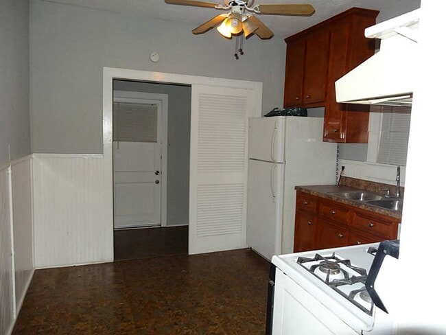 Photo - 1108 Mathis St