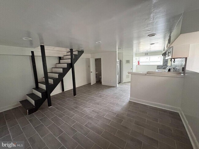 Photo - 6619 Blakemore St