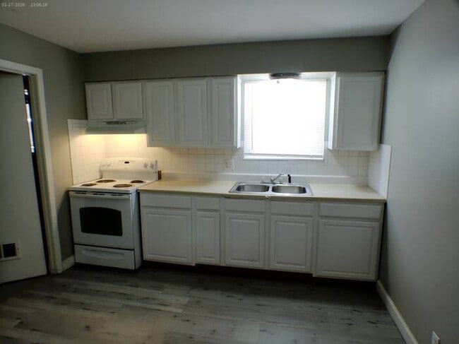 Photo - Cozy 2 bedroom and 1 bath apartment off 48th St to Gateway Ave off I-69 in Riverside, MO