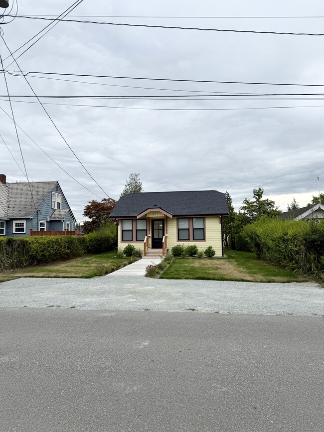817 Central St