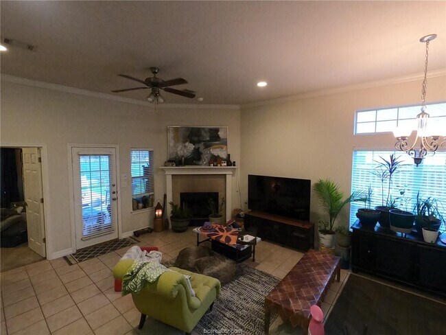 Photo - 3715 Essen Loop