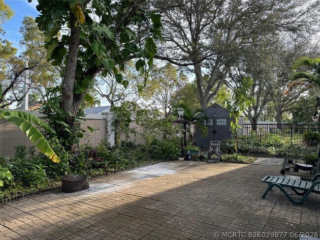 1038 W Jasmine Ln