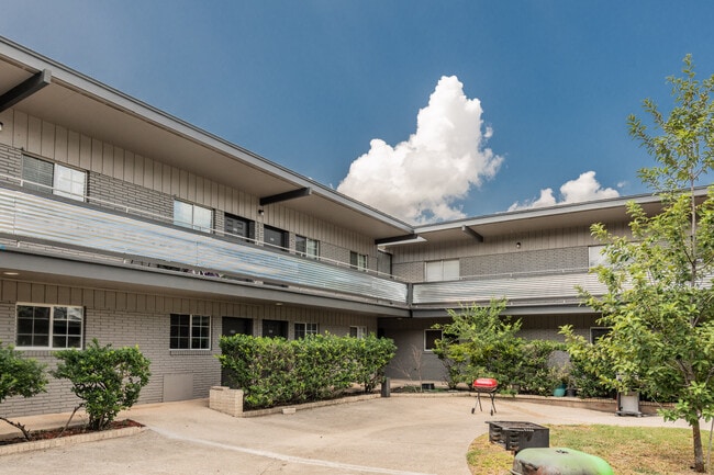 Jackson Flats Apartments