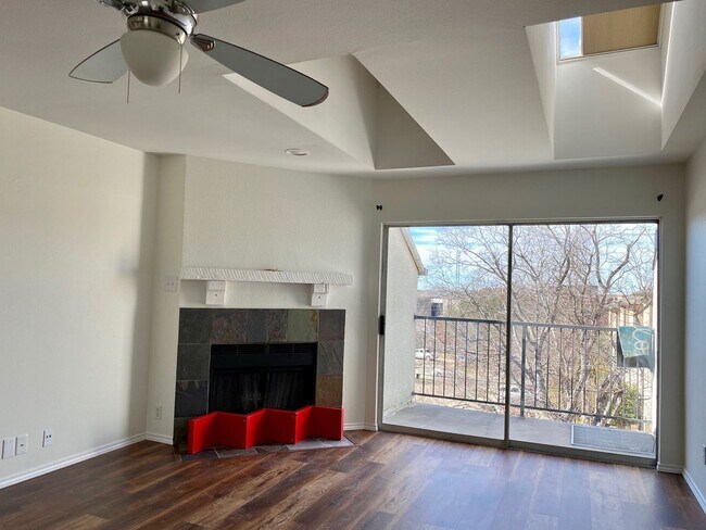 Photo - 3rd level Bird's Nest with downtown Dallas Unit 4221 Cole Ave, #305, Dallas TX 75205