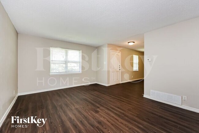 Photo - 902 Poinsettia Dr