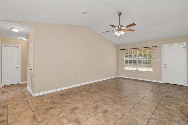 Photo - 2 Fleetwood Dr