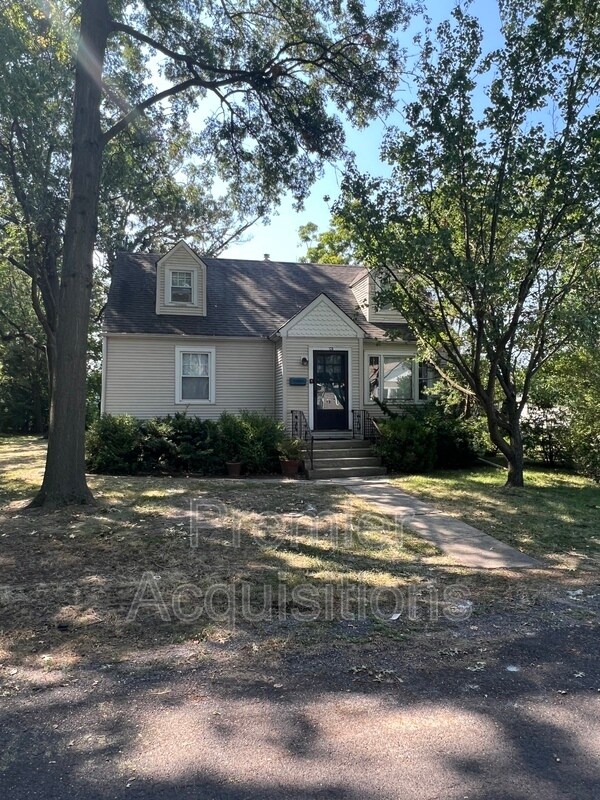 Photo - 126 E 3rd