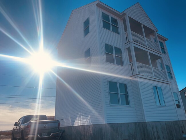 Building Photo - 6 Cross Beach Rd