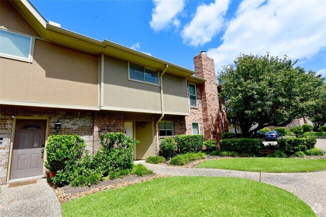 Building Photo - 2 Bedroom 2.5 Bathroom townhome in the Gal...