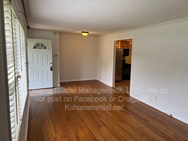 Photo - 6943 Walmer St