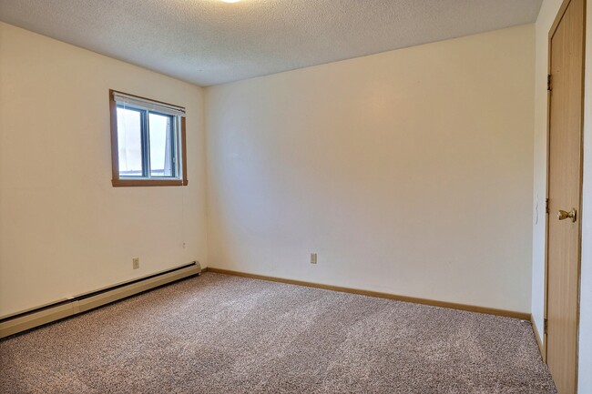 Fargo, ND Parkwest Gardens Apartment | Bedroom