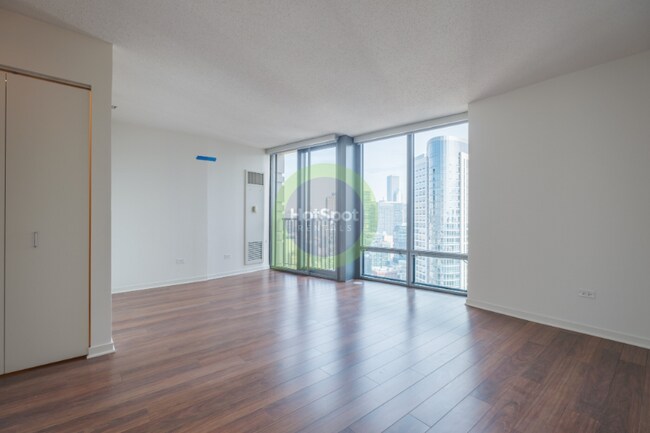 Photo - 501 N Kingsbury St Condo