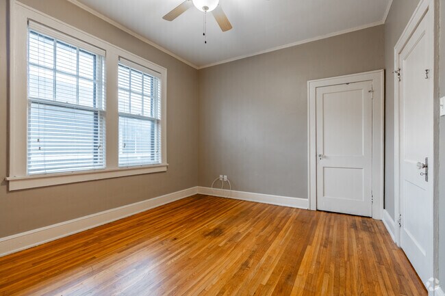 2BR, 1BA - Bedroom