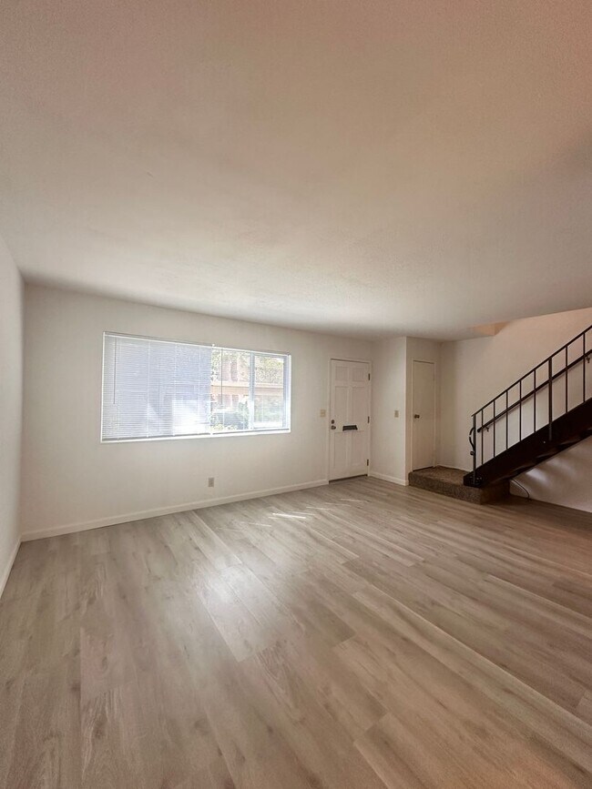 Building Photo - Unit with updated flooring!