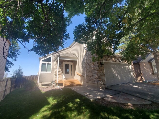 Photo - 3 Bedroom Home w Extra Room and 2 Car Garage in Stratford Lakes!