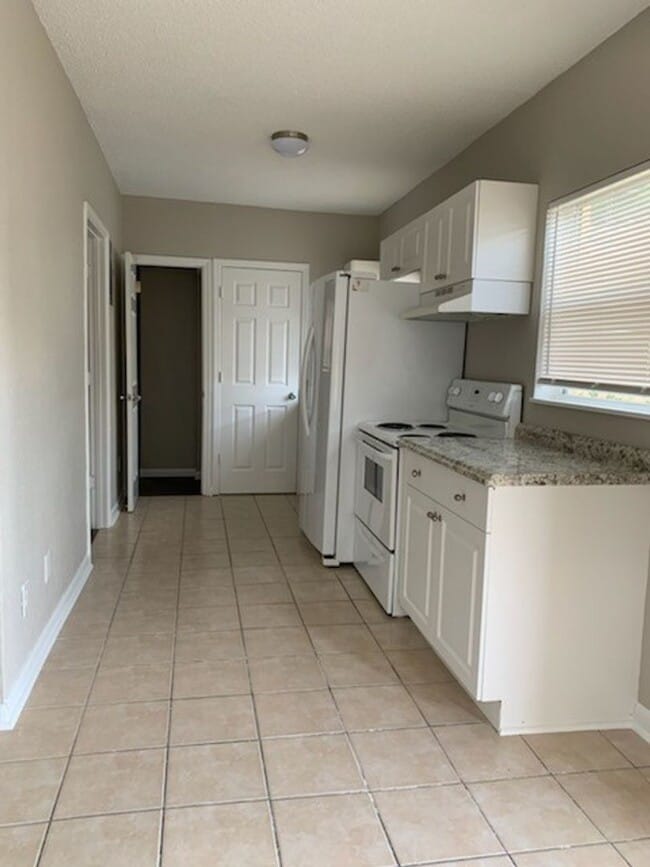 Photo - 665 W Osceola St