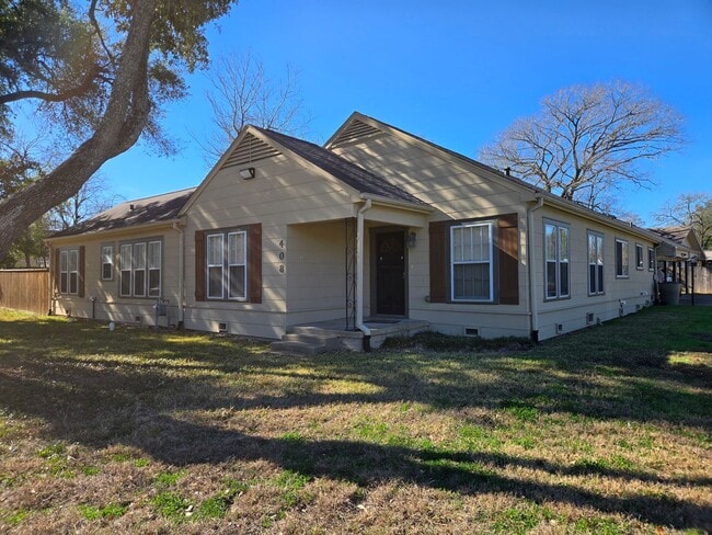 Building Photo - Spacious 3 Bedroom 2 Bath in Bryan!