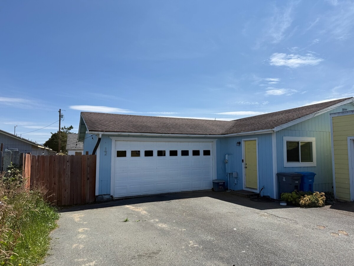 Photo - 741 1/2 B St